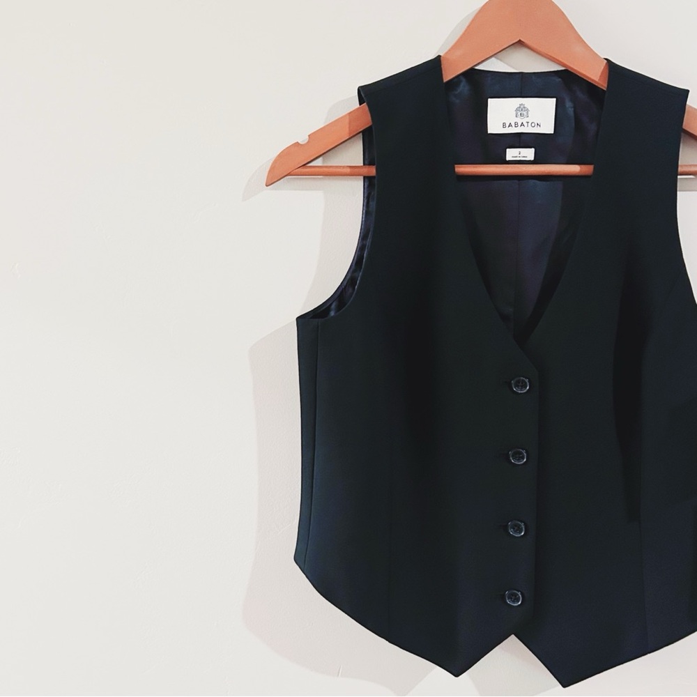 aritzia | babaton deniro vest - re(ssential) in essential colors - black ↷